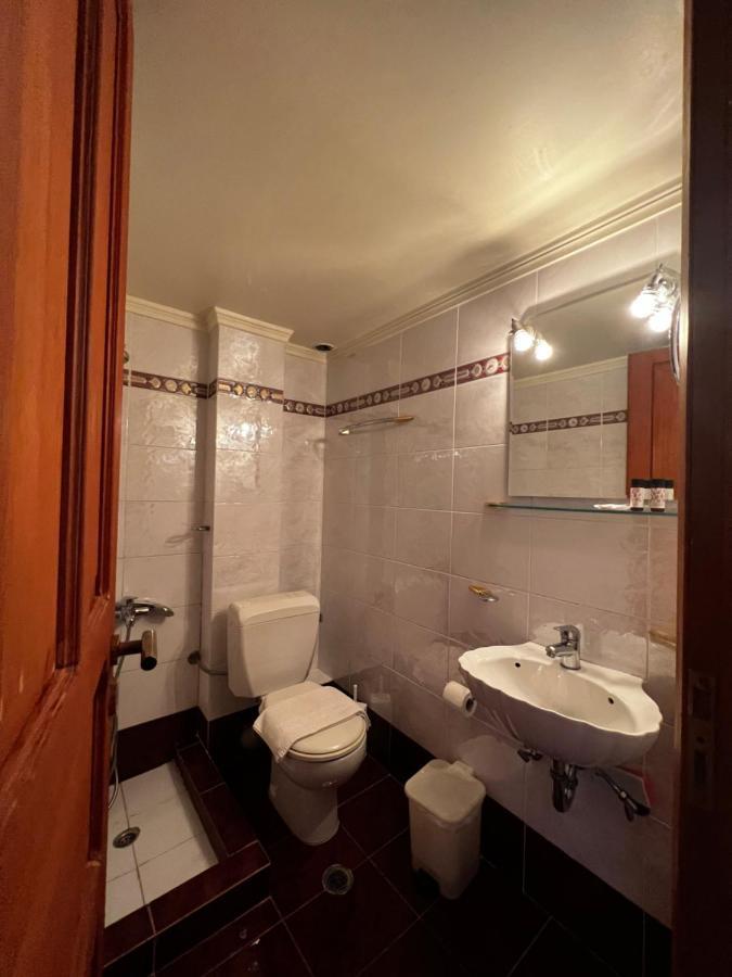 Limeni Studios Luaran gambar